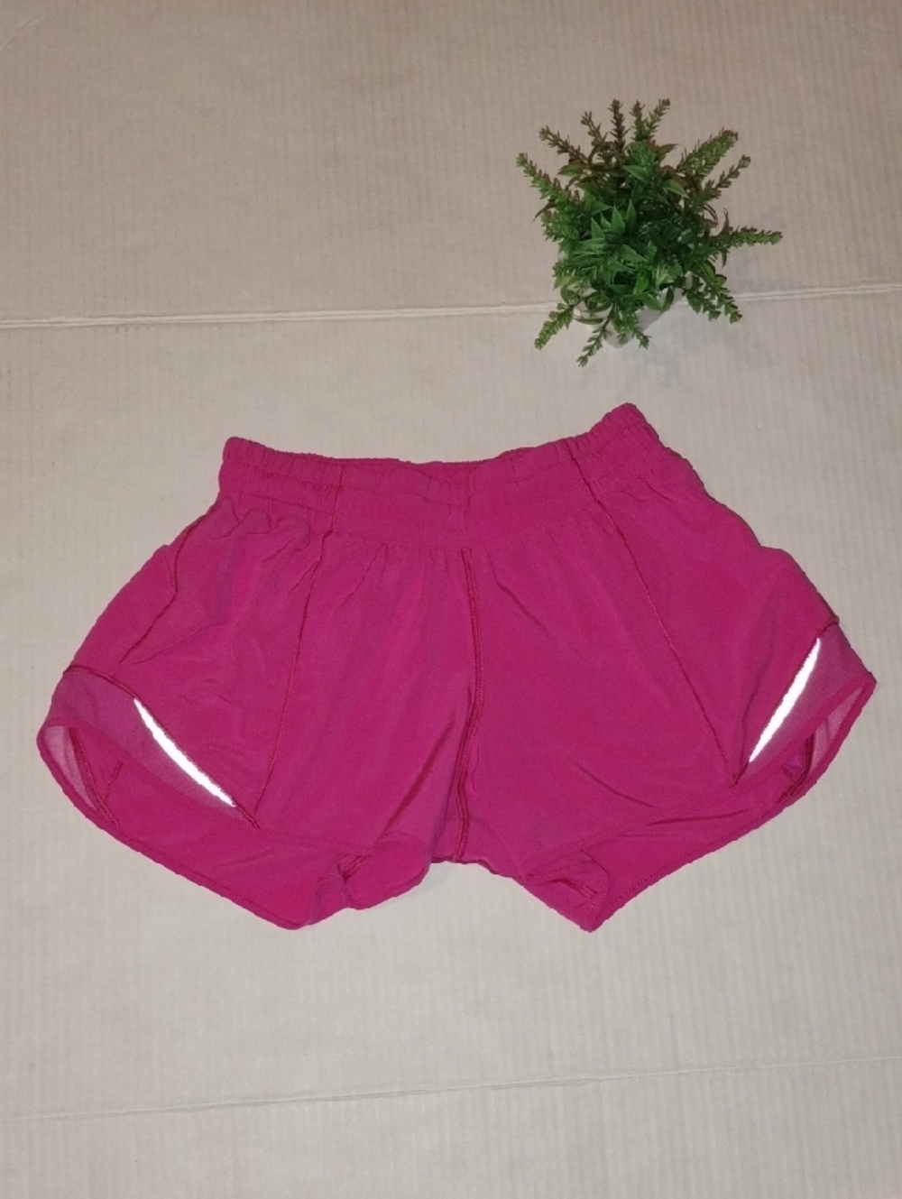 lululemon athletica Sonic Pink Hotty Hot Shorts. Women's size 4. - Picture 7 of 11